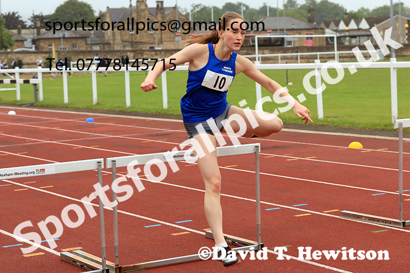 Girls hurdles, 2025 Northumberland Schools Track and Fields, Wentworth, Hexham. Photo: David T. Hewitson/Sports for All Pics